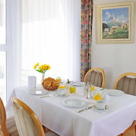 Hotell Alphubel 2*